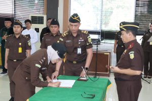 Kajati Lampung Lantik dan Ambil Sumpah Kerja 115 PNS Kejati Lampung
