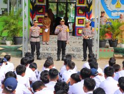 Sambangi SMPN 5, Kapolresta Bandarlampung Kombes Pol Alfret Jacob Tilukay Ajak Pelajar Jauhi Kenakalan Remaja