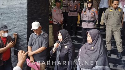 IMG-20251112-WA0009-400x225 Aksi Damai, LSM Lapakk Minta Usut Dugaan Keterlibatan Oknum DPRD Dalam Proyek Revitalisasi Sekolah