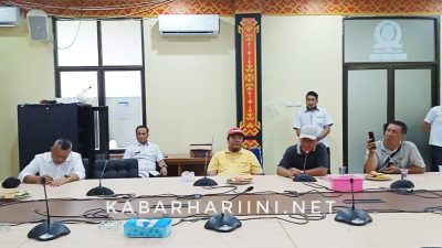 IMG-20251112-WA0013-400x225 Aksi Damai, LSM Lapakk Minta Usut Dugaan Keterlibatan Oknum DPRD Dalam Proyek Revitalisasi Sekolah