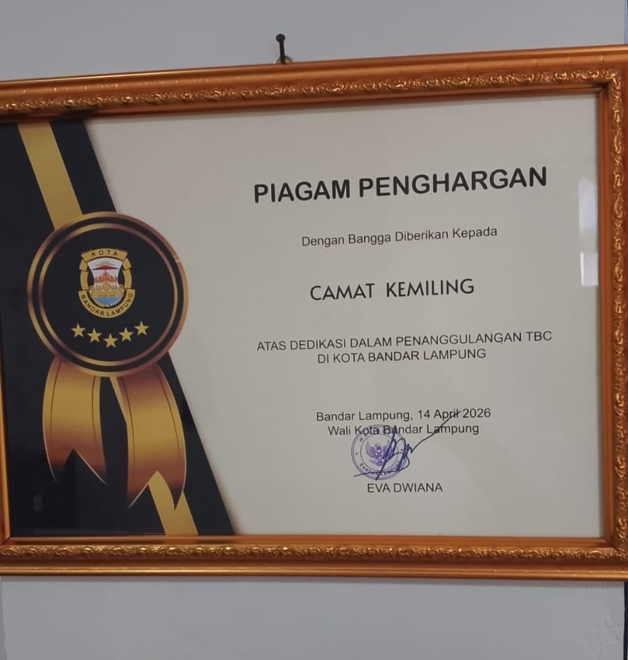 1776165712454-01 Camat Kemiling Terima Penghargaan Atas Dedikasi Dalam Penanggulangan TBC