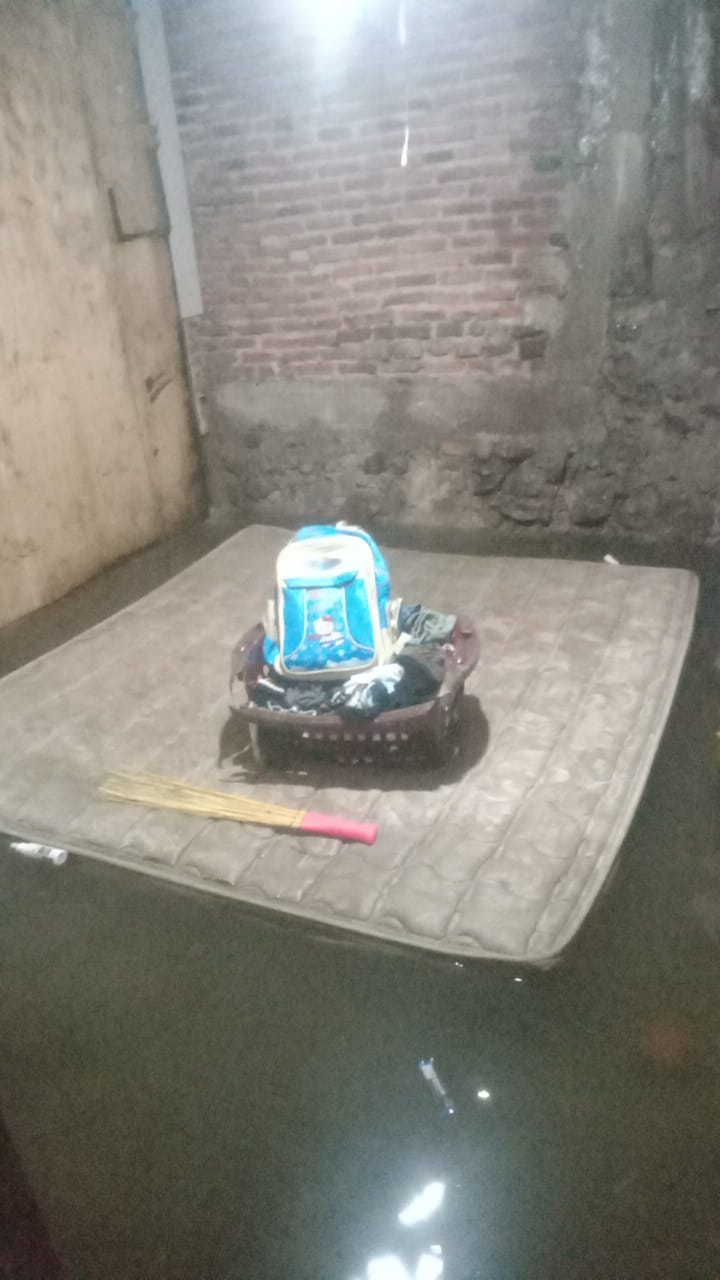 IMG-20260414-WA0017 Hujan Deras, Banjir Rendam Rumah Hartini dan Rebbin, Perabotan Rumah Rusak