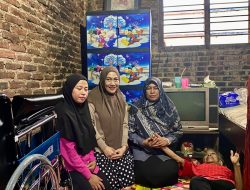Anggota DPRD Bandarlampung Sulistiani Berikan Bantuan Kursi Roda Untuk Nenek Parti